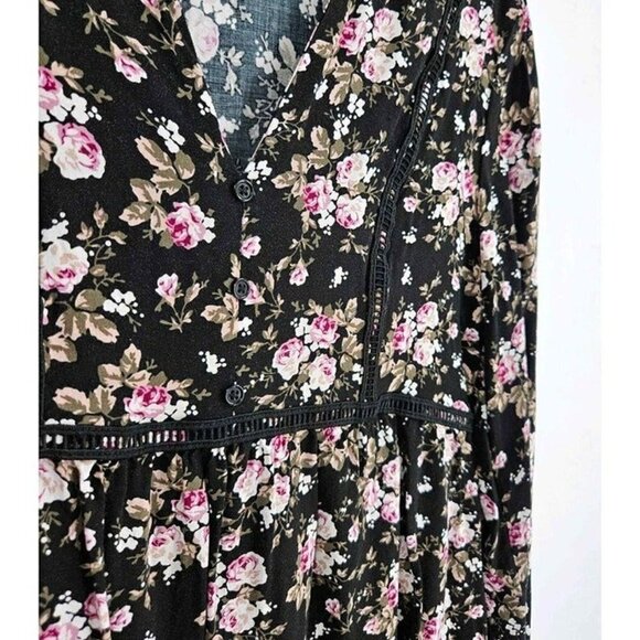 Love Fire Black Floral Lace Trim Elastic Wrist V-Neck Lightweight Top Sz M - Picture 5 of 6